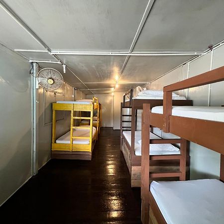 Ohlala Guesthouse Перхентиан Экстерьер фото