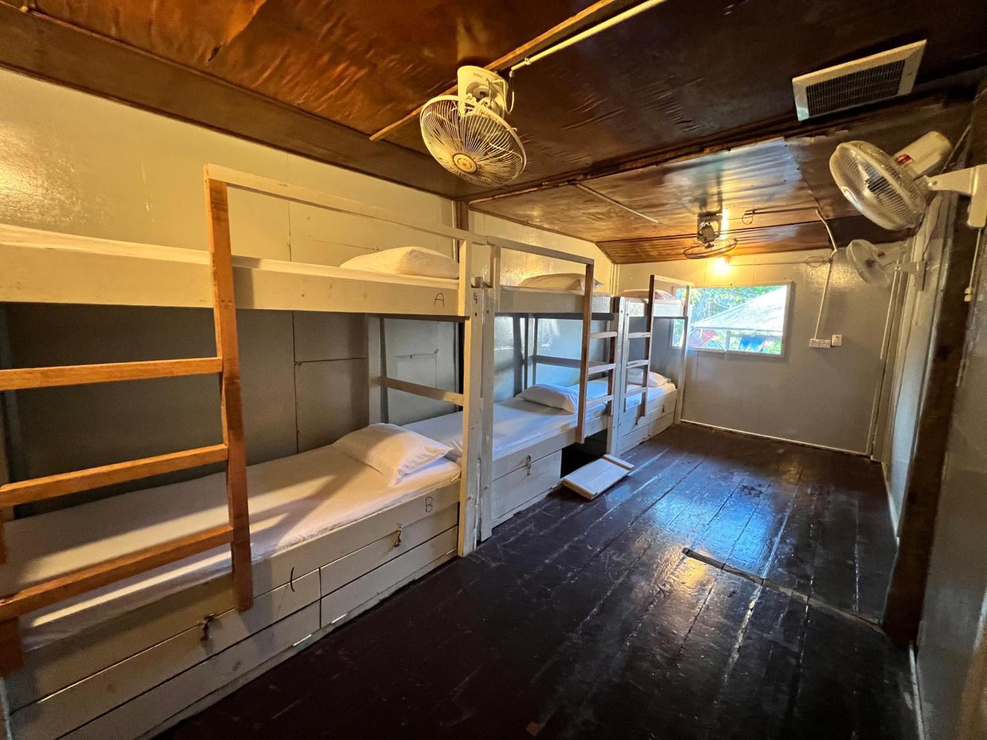 Ohlala Guesthouse Перхентиан Экстерьер фото