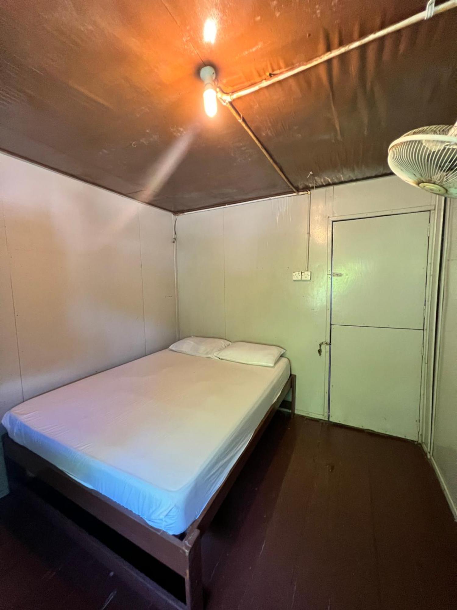 Ohlala Guesthouse Перхентиан Экстерьер фото