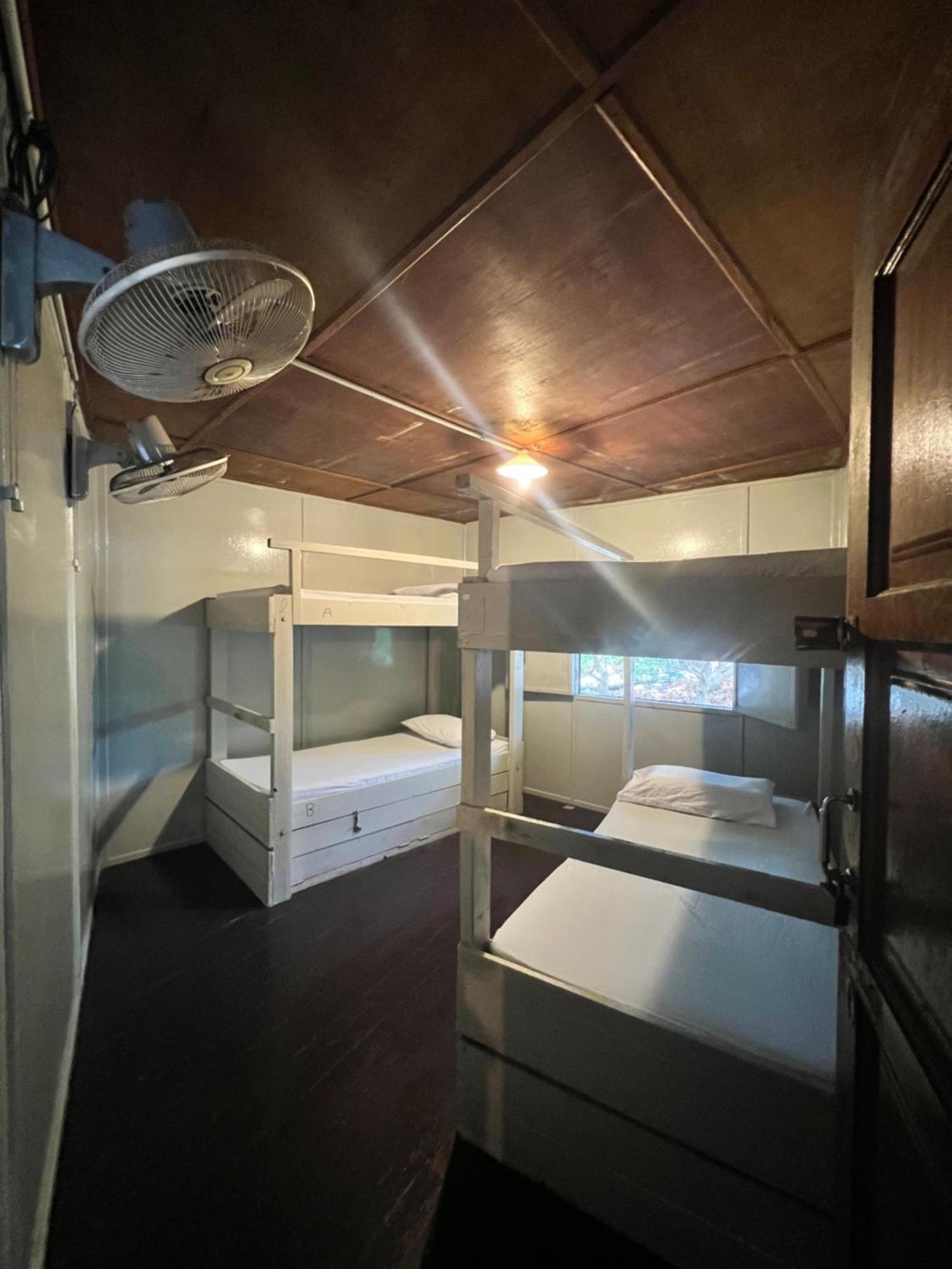 Ohlala Guesthouse Перхентиан Экстерьер фото