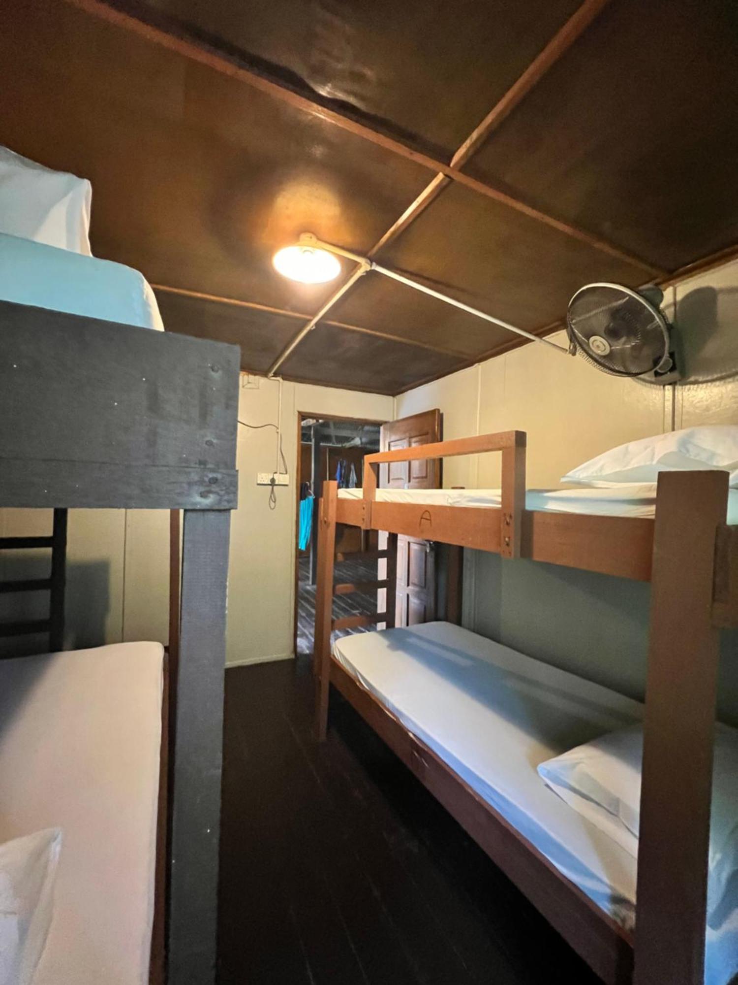 Ohlala Guesthouse Перхентиан Экстерьер фото