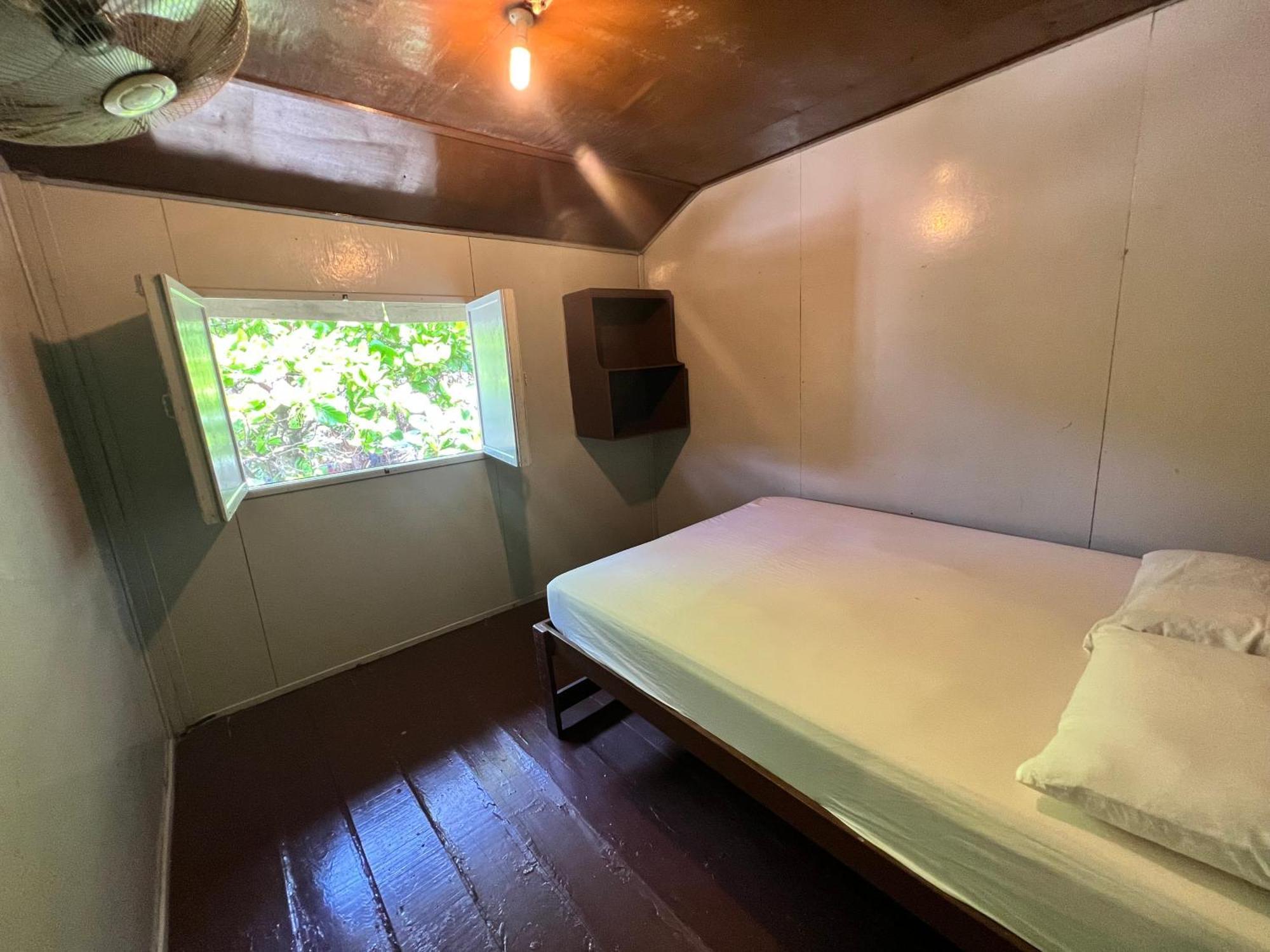 Ohlala Guesthouse Перхентиан Экстерьер фото