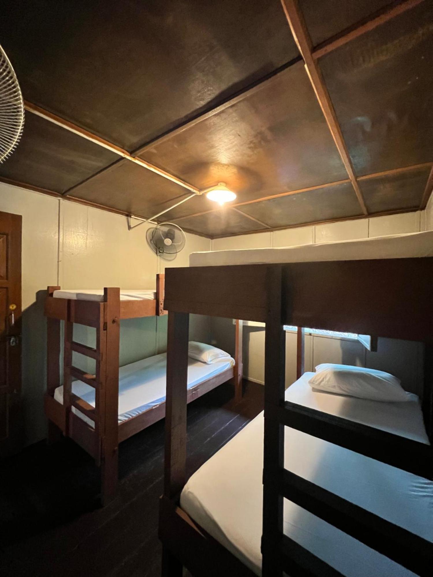 Ohlala Guesthouse Перхентиан Экстерьер фото